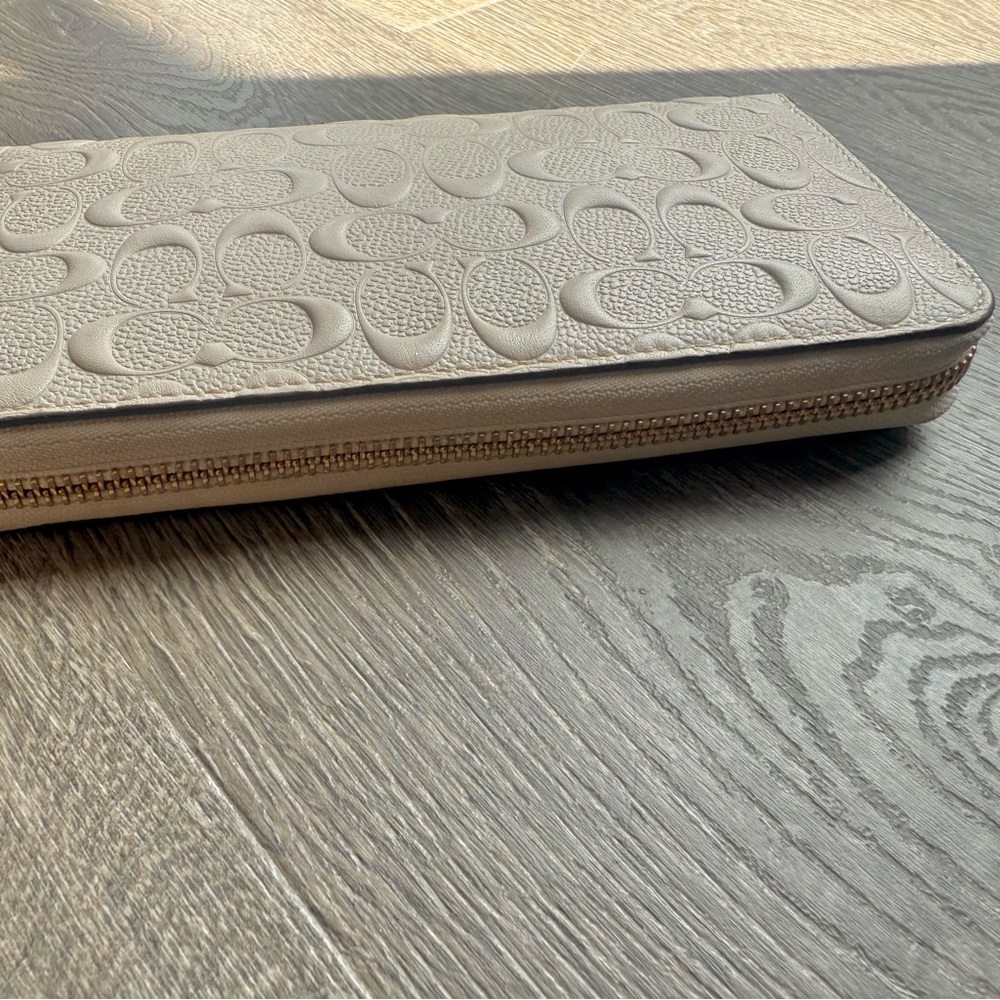 Coach White Embossed Wallet - Picture 6 of 12